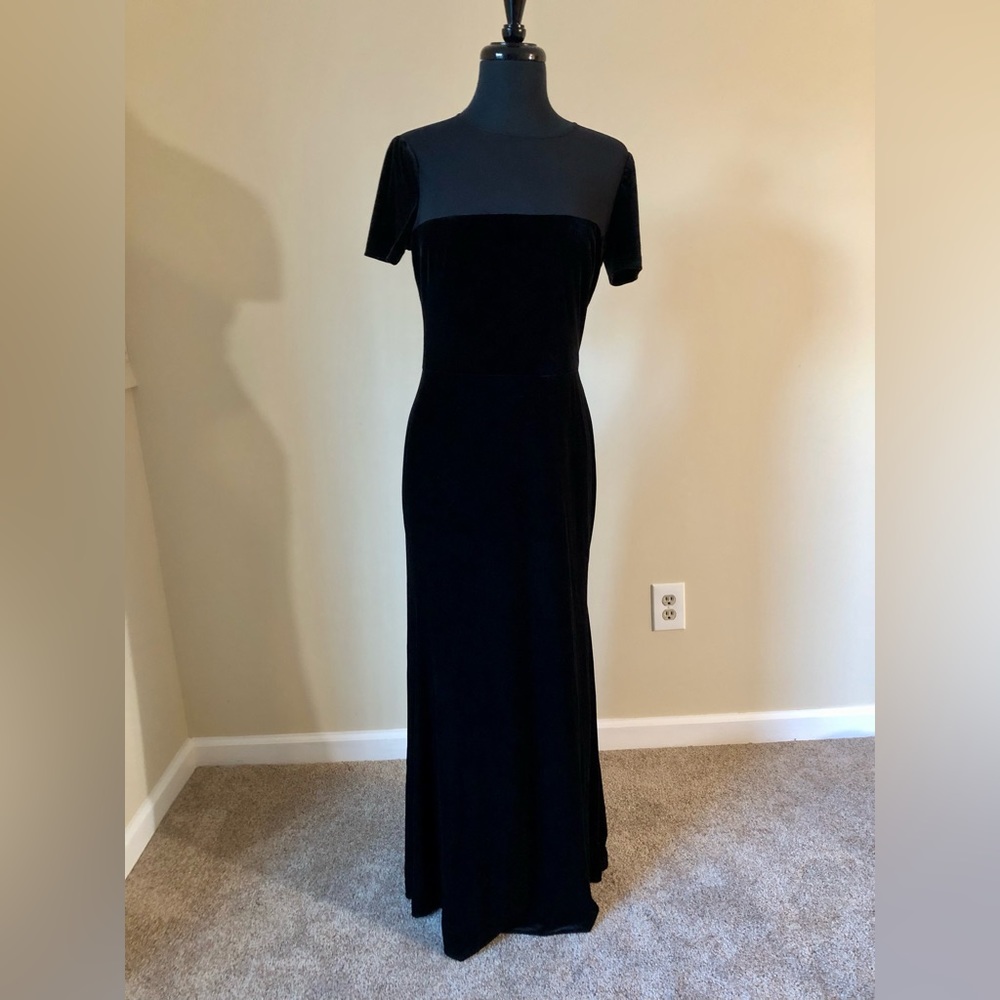 Vera Wang black velvet dress with mesh - Picture 3 of 9